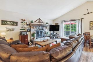 Tobyhanna Home with Fire Pits - 9 Mi to Kalahari! - 8