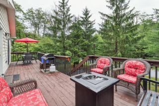 Tobyhanna Home with Fire Pits - 9 Mi to Kalahari! - 0