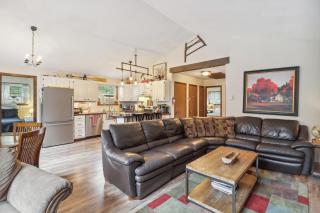 Tobyhanna Home with Fire Pits - 9 Mi to Kalahari! - 7