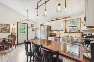 Tobyhanna Home with Fire Pits - 9 Mi to Kalahari! - 3