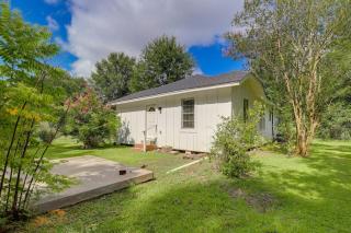 Port Neches Home Rental Walk to Tugboat Island! - 9