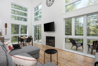 Chalet Natür Lakefront - Hot Tub - Fireplace - Ski - Waterfront - Private big land - Pedal Boat - 6