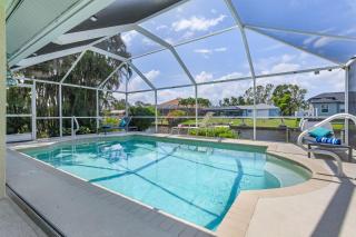 Serene canal, three bedrooms and a large pool! - Villa La Brisa Fresca - Cape Coral - 0