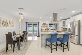 Large screened in lanai with electric heated pool, close to everything - Roelens Vacations - Cape Coral - 7