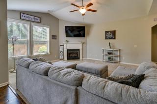 Cozy South Carolina Retreat with Patio and Fireplace! - Greenville - 8