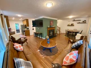 Gold Dust Getaway - 3 Bed, Hot Tub - 8