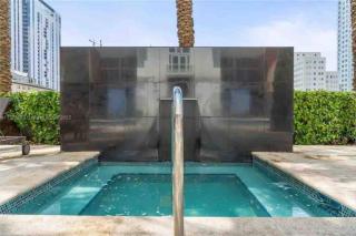 Luxury Building with Ocean Views in Downtown - 2