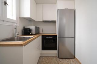 Vibrant Urban Getaway: Charming 2-Bedroom near Bars, Parks, and Metro - Atene - 3