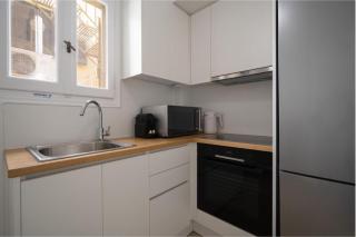 Vibrant Urban Getaway: Charming 2-Bedroom near Bars, Parks, and Metro - Atene - 1
