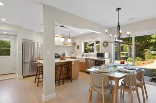 The Bayside Cottage - North Saanich - 1