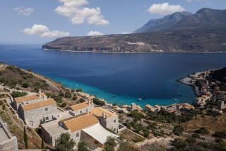 Trapela Limeni Luxury Suites - 9