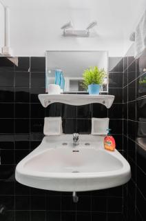 Spacious 2BA next to the park and Archeological museum - 2