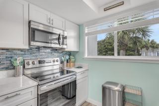 Southbay by the Gulf #51 - Walk to private beach in 3 min - Beach setup included - Spectacular lake views - Completely Remodeled 2BR/2.5BA Townhouse - Destin - 1
