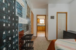 Cozy Westmont Home Walk to Metra Station! - Westmont - 1