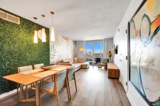 Water View Building With Pool - 5-Min Walk To The Beach - 1