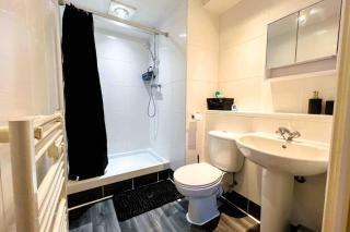 Birmingham City Centre Flat with Balcony - 1