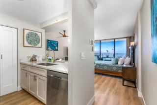 Boutique Oceanfront Kaanapali Vistas - 2