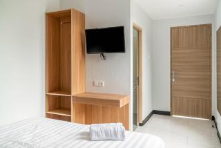 RedDoorz near Puri Indah Lippo Mall 2 - 4