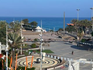 חוויה בכיכר - Netanya - 0