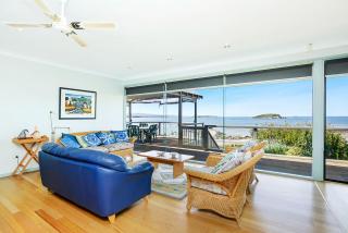 Magnificent Views Over the Bay - 7