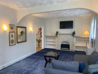 Homely Charming Woods - Baltimore - 8