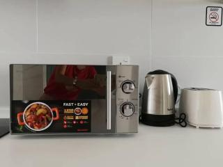 Muji Home 1 - Sea and City View 2BR at 218 Tropicana NEAR Komtar FoodHeaven with Netflix & TV Box - George Town - 3