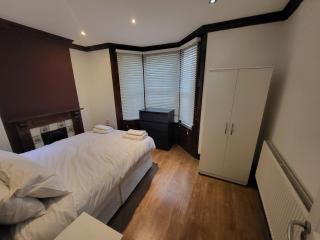 Large 4 Bedroom House In Central London - 9