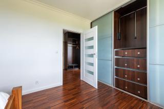 Kobielska 6 - Bezpłatny parking - Free Parking - 500m Wojskowy Instytut Medyczny - wielki taras z przepięknym widokiem na park - Apartament dla 4 osób - Better Rentral - Varsavia - 2