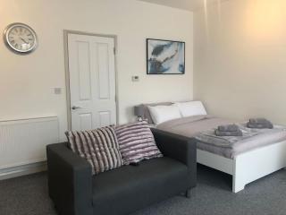 Newly Renovated Modern Studio Apartment - Penzance - 9