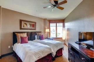 3 Bedroom Mountain Condo On Main Street - Walk To Lift, Onsite Pool, Luxury-Rated! - 1
