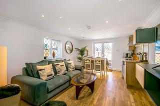 The Annex - Unparalleled Beach Front Luxury Accommodation - Private South West Facing Patio Area - Pet Friendly - Sky - Netflix - Super Fast WI-FI - Stones Throw To The Beach - Southbourne - 9