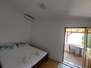Studio Apartment Iva - 50 m from the sea-balcony - Pag - 9