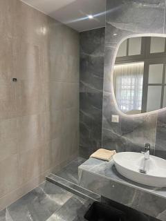 Eclectic Apartment near Downtown - Heraklio - 3