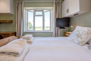 Number 27, Alderton - 5