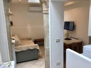 Apartment Close Guglie Bridge - Venice - 6