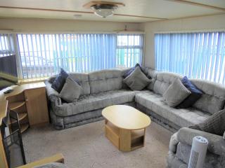 Seaview: The Crown:- 6 Berth, Central heated, Enclosed Veranda - Ingoldmells - 3