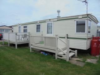 Seaview: The Crown:- 6 Berth, Central heated, Enclosed Veranda - Ingoldmells - 9