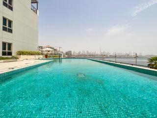HiGuests - Stylish Waterfront Retreat With Balcony in La Mer - Dubai - 0