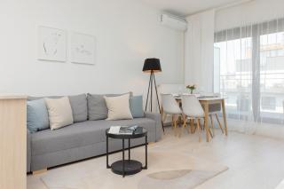 Sarmacka Apartment with Balcony Warsaw Wilanów by Noclegi Renters - 0
