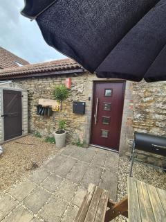 Bumblebee checkout 2pm Frome Longleat Aqua Sana Bath 5 people PRIVACY - 2