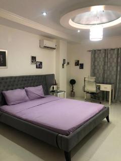 Kandi comfortable 1bedroom, king bed, housekeeping - Angeles - 8