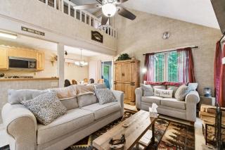 Lake Harmony Home with Screened Porch and Hot Tub! - 7