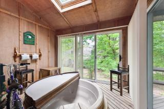 Lake Harmony Home with Screened Porch and Hot Tub! - 9