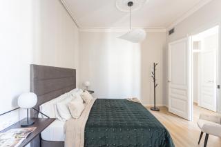 Premium 1 - 2 bedroom design apartments near Merce square - 5