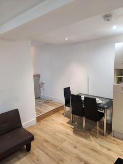Southwark & City Apt 3B - 4