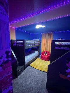 Chic 4BR Home with Mickey & Star Wars Rooms - Kissimmee - 9