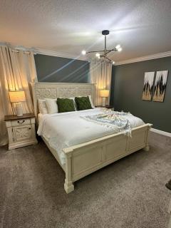 Chic 4BR Home with Mickey & Star Wars Rooms - Kissimmee - 4