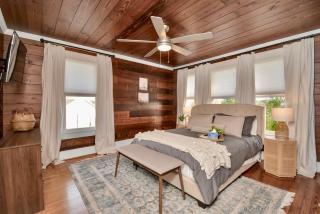 Coastal Craftsman- Walk to Beach & Pleasure Pier- As seen on 'Restoring Galveston' - Galveston - 1