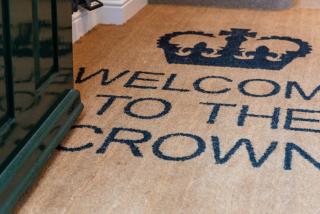 The Crown Pub and Hotel - 9