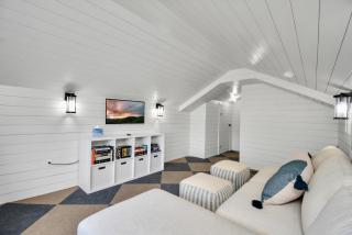 HGTV-Featured Beach Home- Walk to Beach- Sleeps 12 - 6